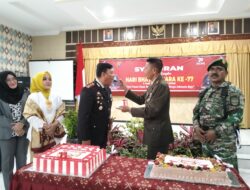 HUT Bhayangkara, Prajurit TNI Beri Kejutan di Polres Agam